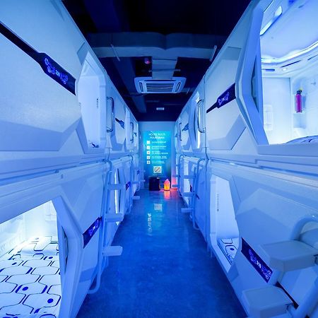 Riccarton Capsule Hotel Куала-Лумпур Экстерьер фото