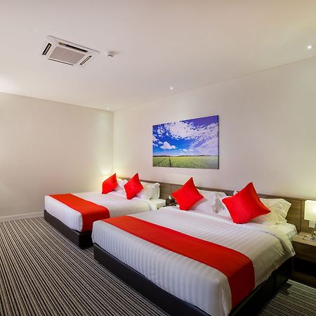 Riccarton Capsule Hotel Куала-Лумпур Экстерьер фото