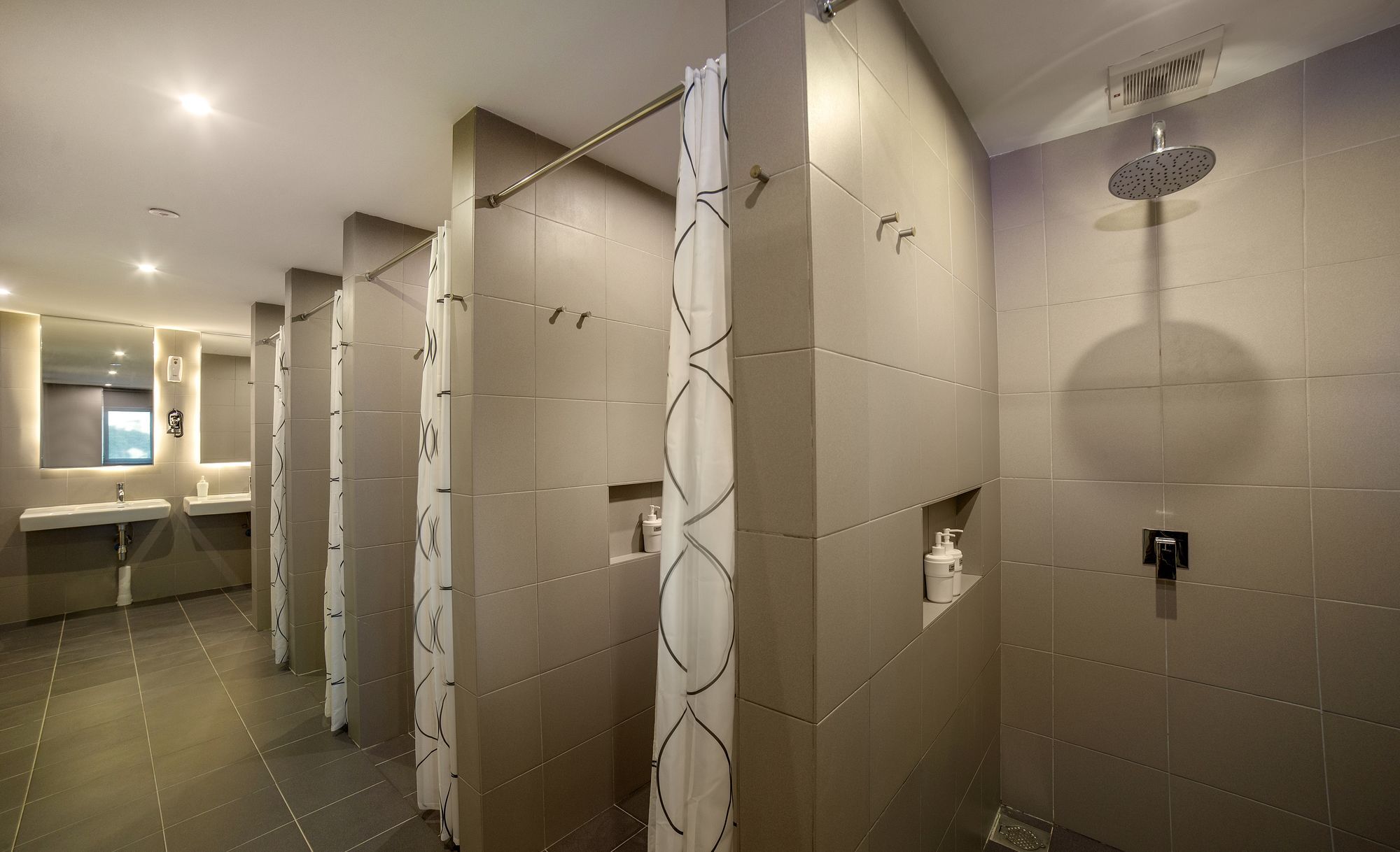 Riccarton Capsule Hotel Куала-Лумпур Экстерьер фото