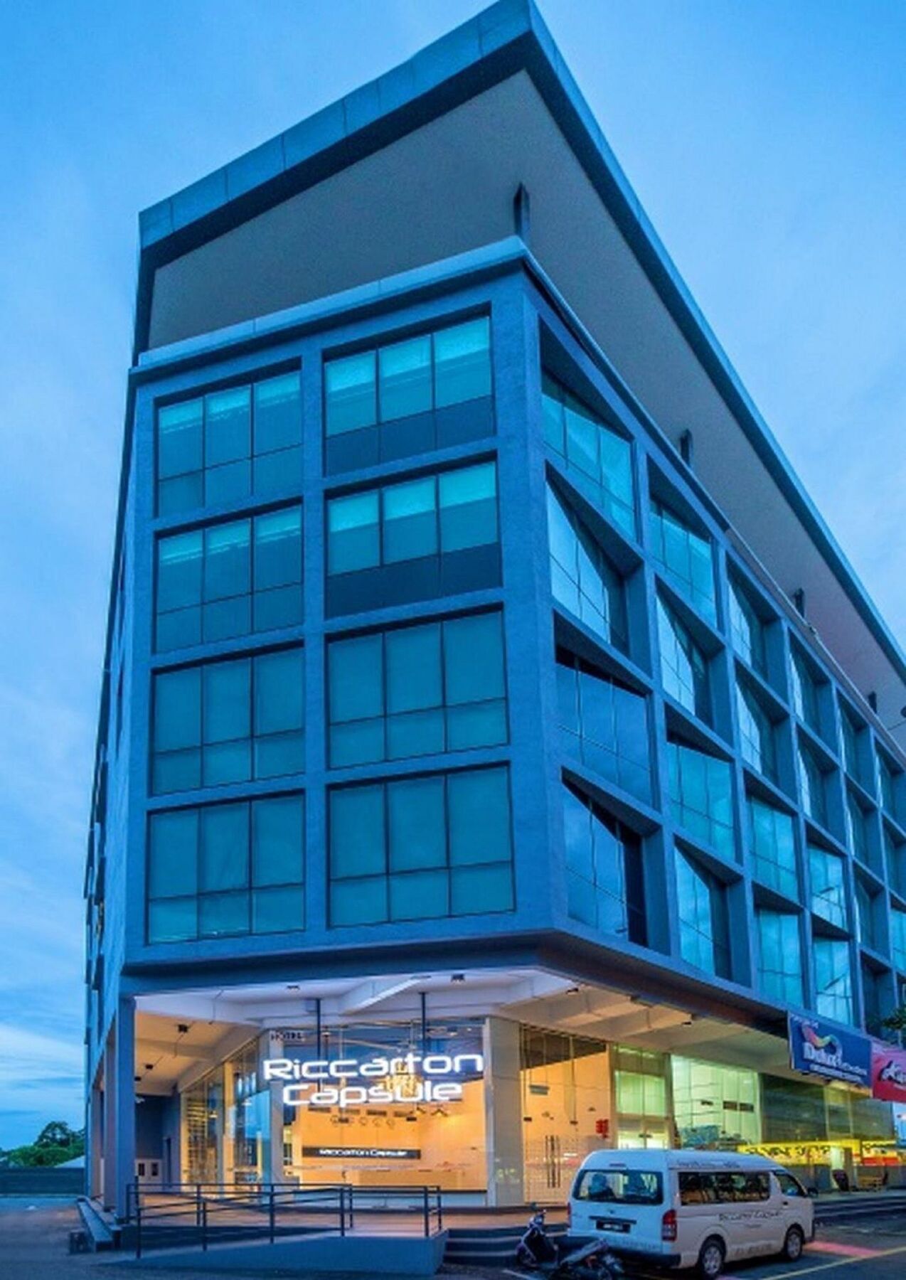 Riccarton Capsule Hotel Куала-Лумпур Экстерьер фото