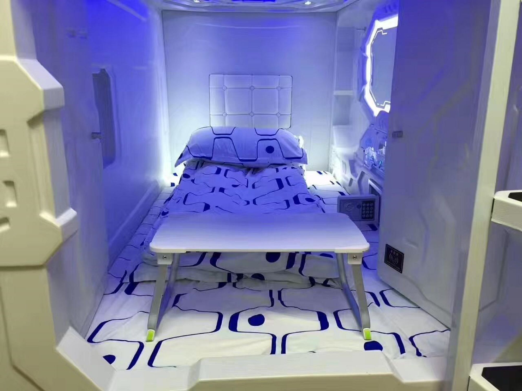 Riccarton Capsule Hotel Куала-Лумпур Экстерьер фото
